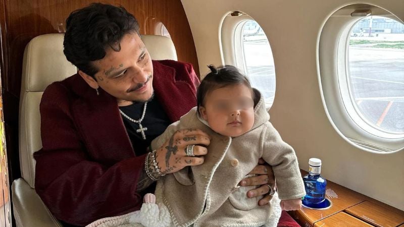 Nodal y su hija Inti