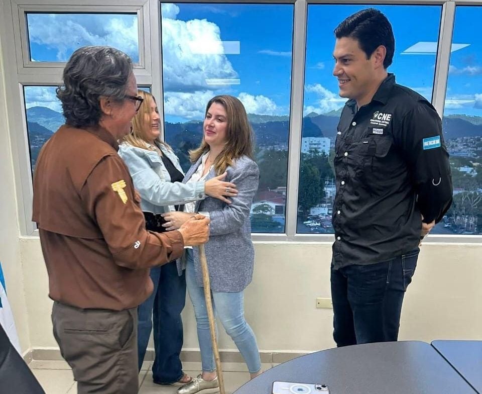 Padre Serrano reunión CNE
