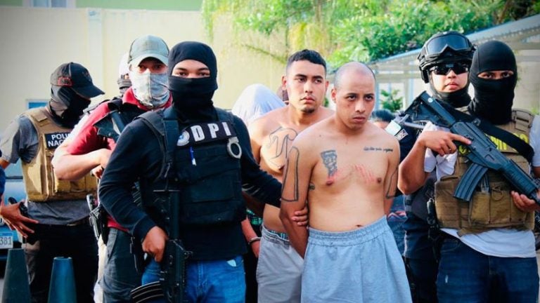 Pandilla 18 roba carros