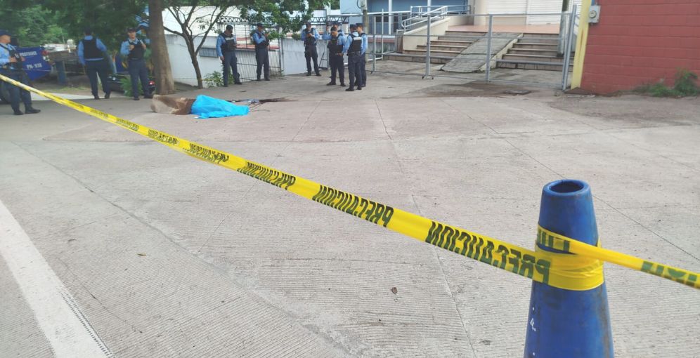 Pareja bulevar FFAA signos tortura