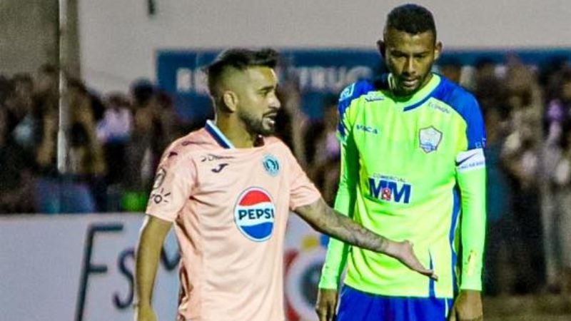 Los equipos Potros de Olancho FC y Motagua se enfrentan en el estadio Marcelo Tinoco de Danlí.