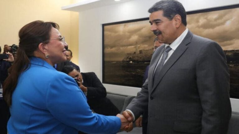 Presidenta Castro respalda a Maduro