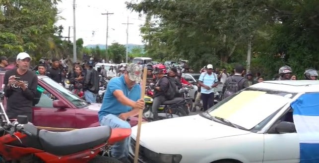 Protesta en Mateo desata caos vial