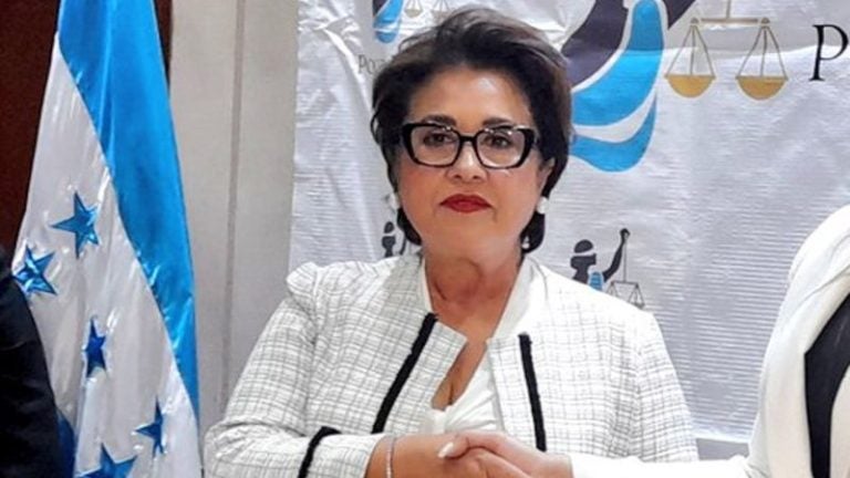 La presidenta de la CSJ desató controversia al admitir corrupción dentro del Poder Judicial.