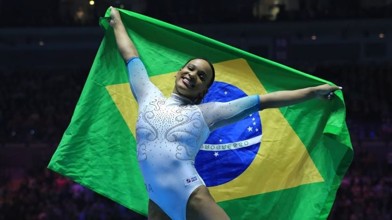 La gimnasta Rebeca Andrade, anunció que dejará de competir en suelo para cuidar su salud de cara a los Juegos Olímpicos de Los Ángeles 2028.