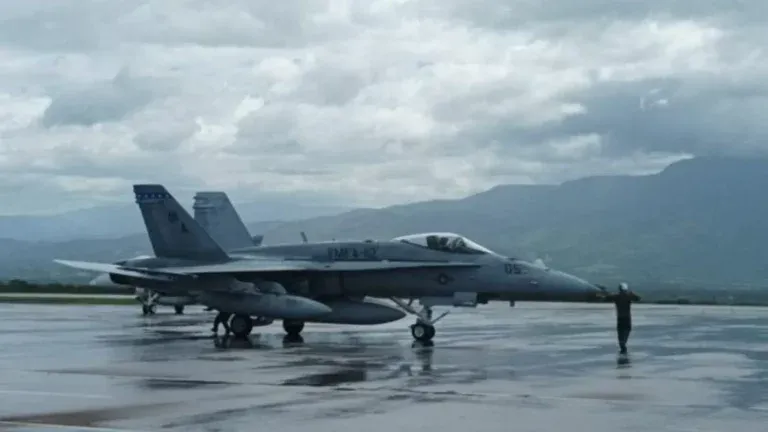 Honduras restringe tránsito aéreo y marítimo
