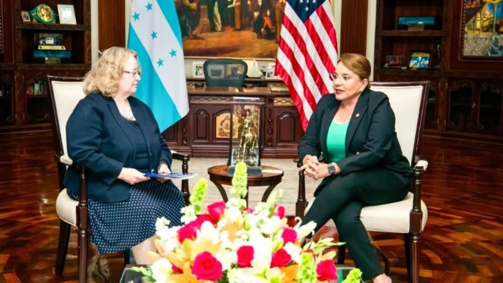 Presidenta Castro se reúne con Colleen Hoey