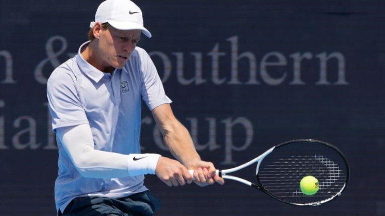 Jannik Sinner clasifica a las semifinales del Masters 1000 de Cincinnati al vencer por primera vez en su carrera a Felix Auger-Aliassime.
