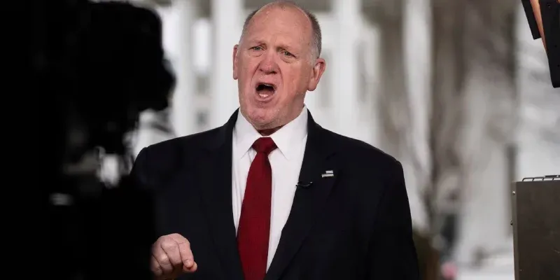 Redadas de ICE siguen: Tom Homan niega cuota de 7,000 arrestos diarios