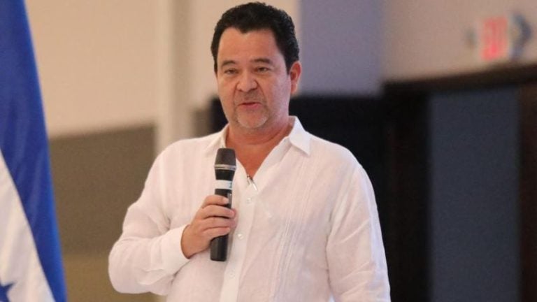 Emiten alerta roja contra excoordinador de la Tasa de Seguridad