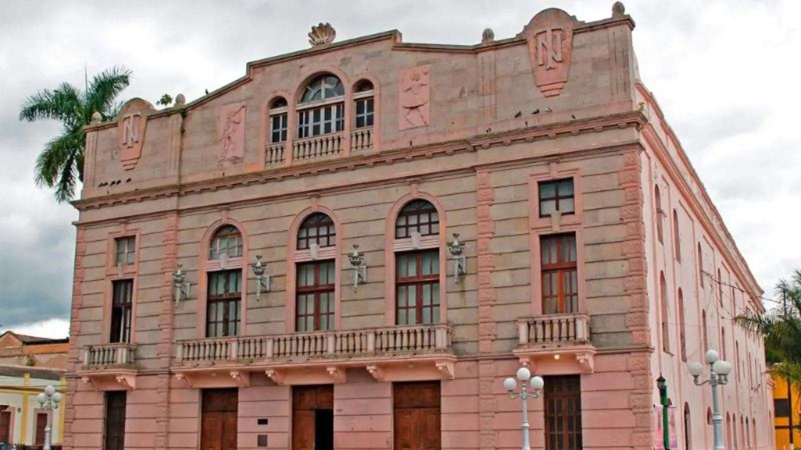 Cerrarán el Teatro Manuel Bonilla