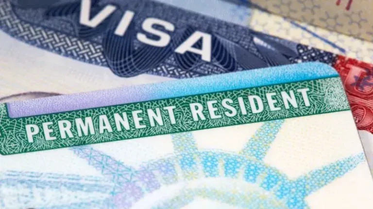 Green card en riesgo: USCIS podrá iniciar expulsiones durante trámite familiar