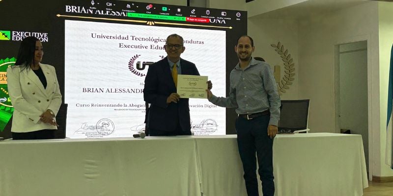 UTH clausura curso pionero sobre Inteligencia Artificial aplicada al Derecho