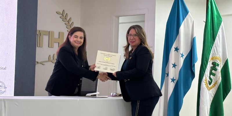 UTH clausura curso pionero sobre Inteligencia Artificial aplicada al Derecho