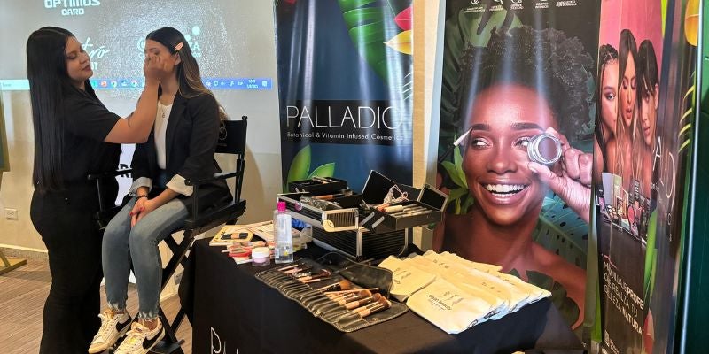 UTH taller de maquillaje