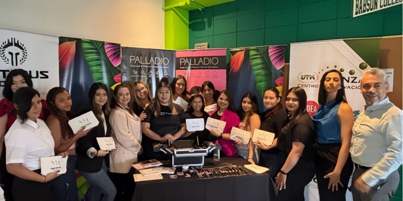 UTH, Optimus Card, Beauty Market Supply y Time Out Bistro se alían para ofrecer taller de maquillaje