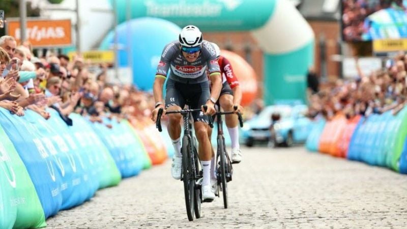 El ciclista neerlandés superó al líder Arnaud De Lie en el último sprint.