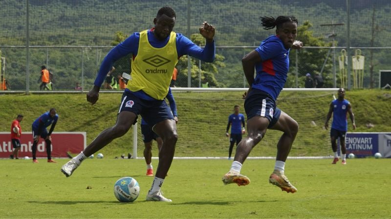 Yustin Arboleda acepta que el técnico, Eduardo Espinel, esté rotando el plantel de jugadores.