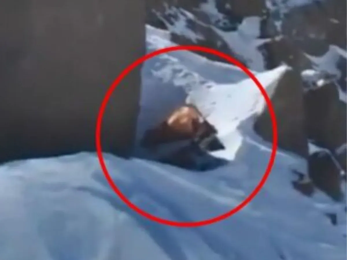 Alpinista atrapada en montaña