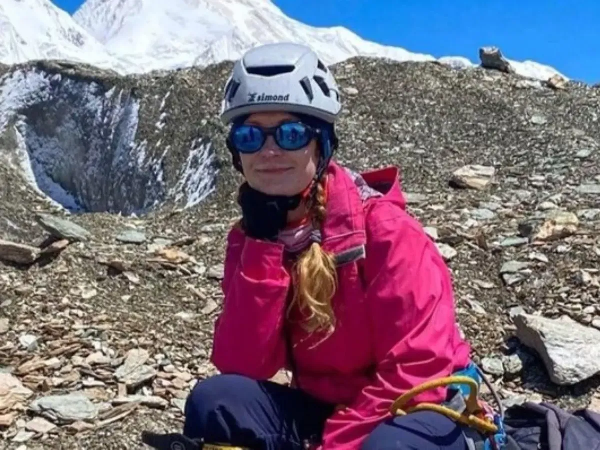 Alpinista atrapada en montaña