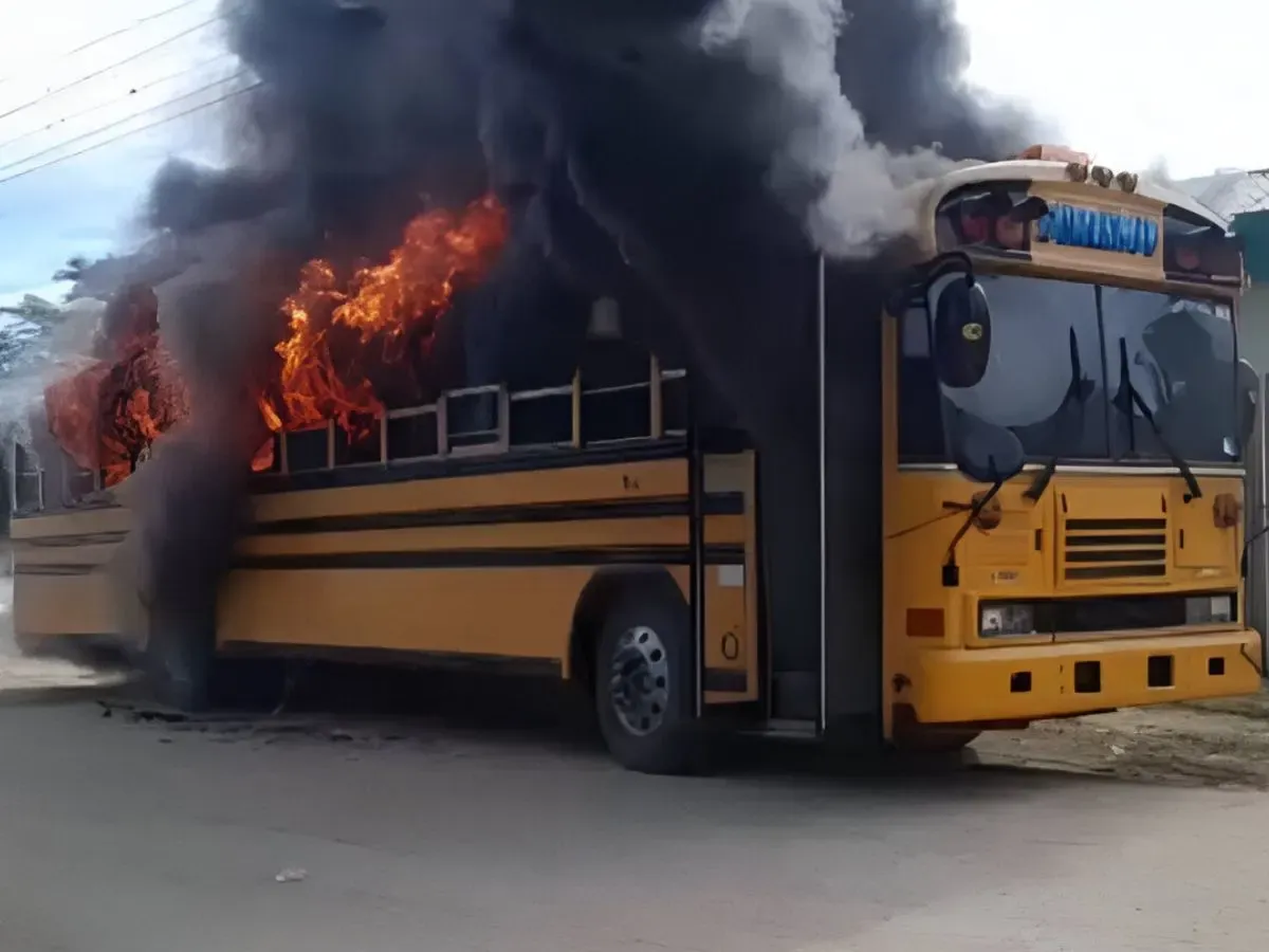 Bus que transportaba simpatizantes de Libre se incendia en Yoro