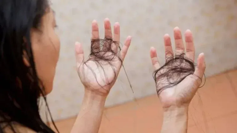 Descubre los principales motivos de la caída de cabello en mujeres