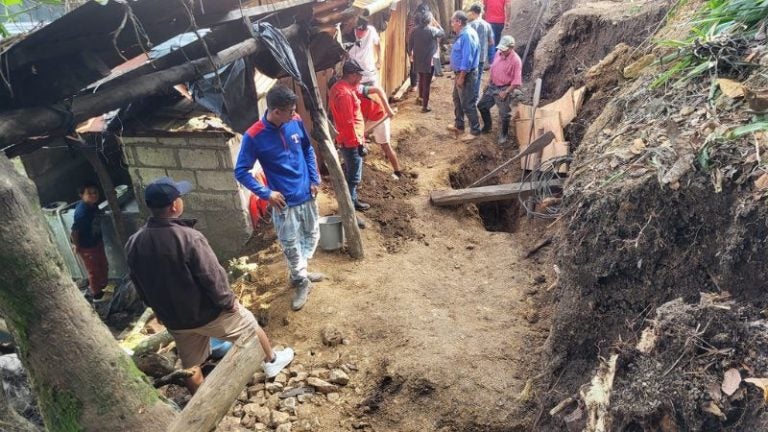 Hombre muere soterrado por derrumbe de muro en Ocotepeque