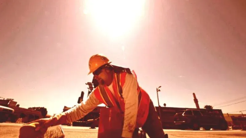 OMS advierte: el calor extremo pone en riesgo a los trabajadores