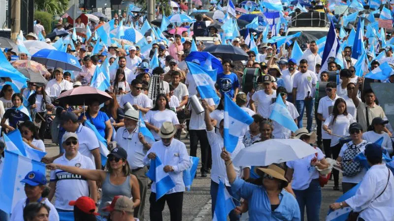 Políticos cuestionan cifras oficiales sobre la caminata convocada por las Iglesias