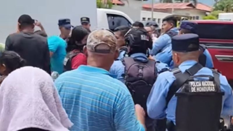 Familiares evitan el traslado del cadáver de guardia asesinado en Olanchito
