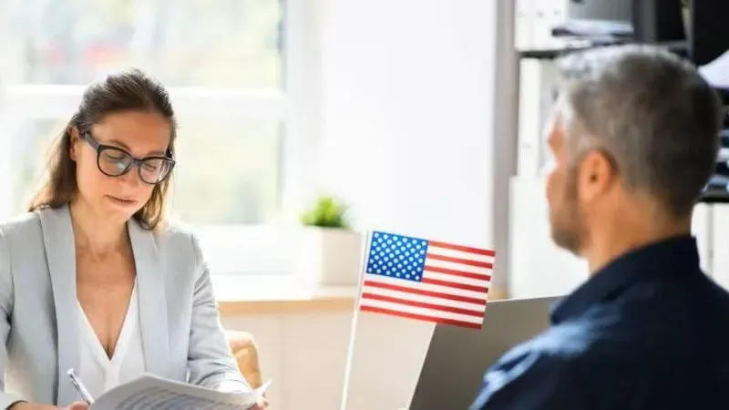 Migrantes inglés medida USCIS