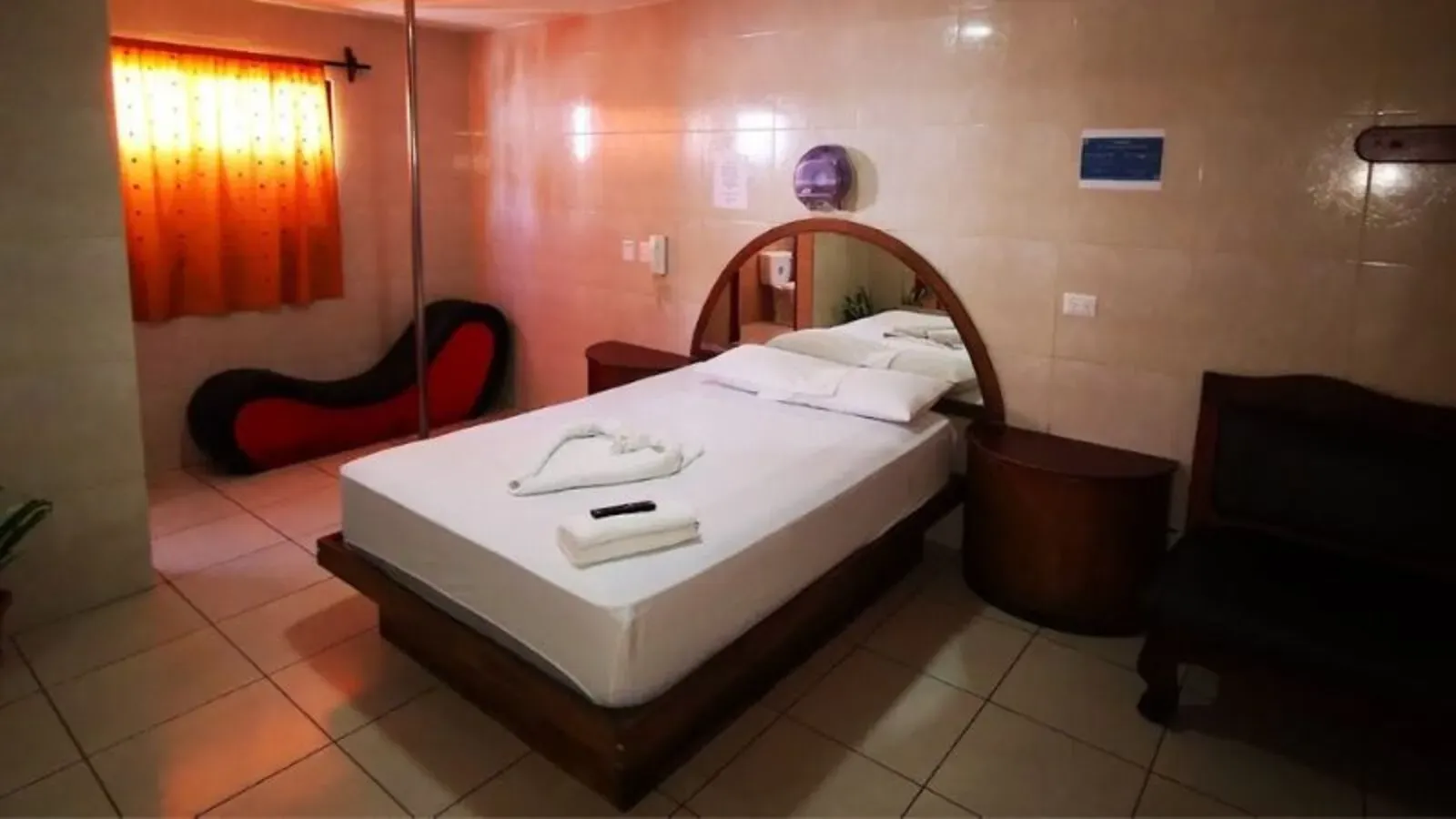 Profesora muere en motel