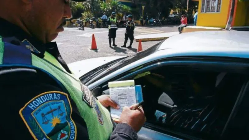 ¡Baje el volumen! Multarán a conductores por música fuerte en Honduras