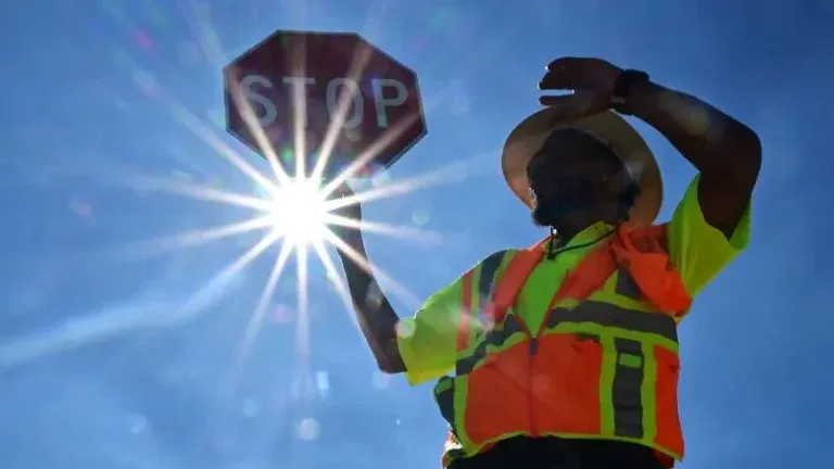 EE.UU. alerta de "calor peligroso" en la frontera con México y el suroeste del país