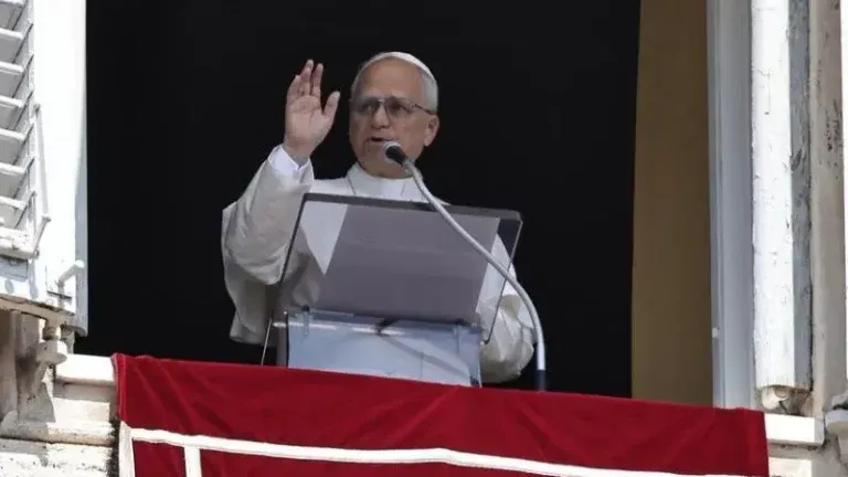 El papa León XVI hace un llamado a la responsabilidad y la paz mundial