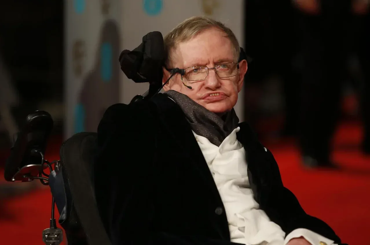 La escalofriante predicción de Stephen Hawking sobre el fin del mundo por extraterrestres cobra fuerza