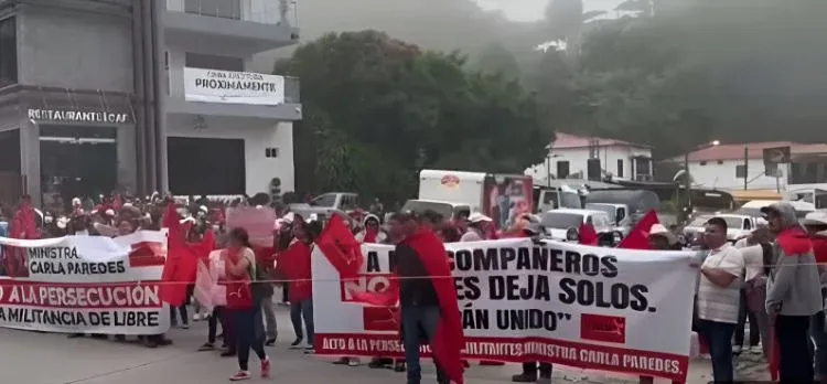 Colectivos de Libre y empleados de salud paralizan la CA-4 en protesta a despidos