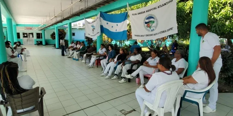 Enfermeras de La Ceiba inician asambleas informativas por incumplimiento de acuerdos