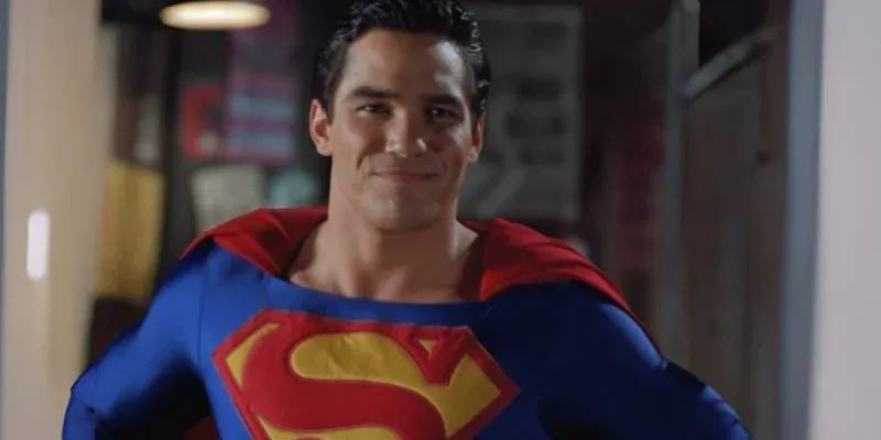 El actor de Superman Dean Cain se une al ICE para participar en las redadas