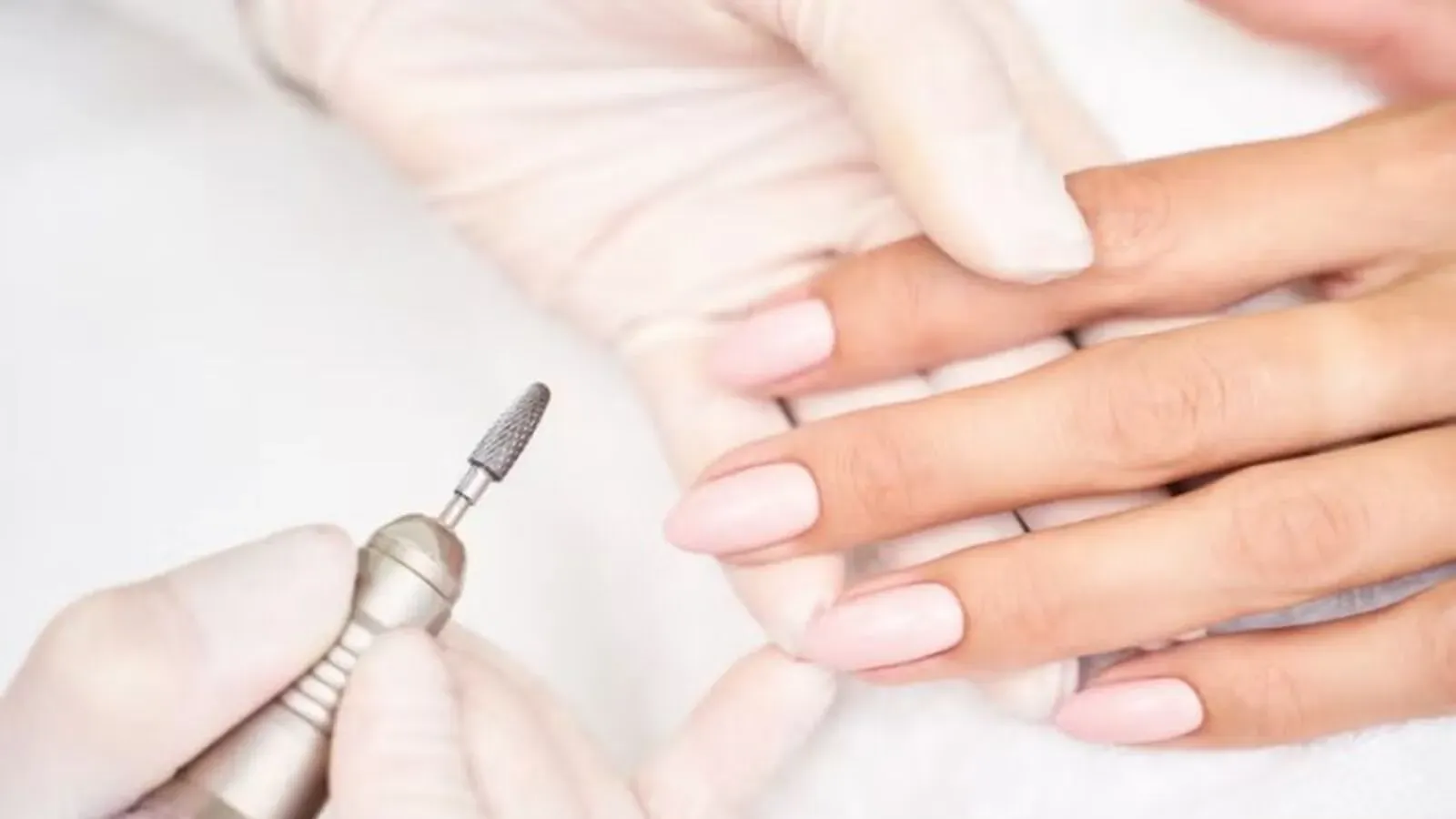 Manicure efecto perla