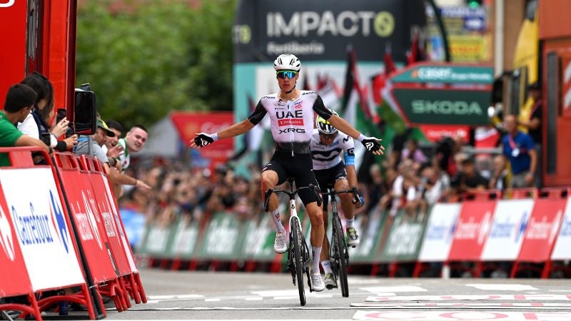 Juan Ayuso consiguió este jueves su segunda victoria en la Vuelta a España tras ganar la etapa 12 en Los Corrales de Buelna.