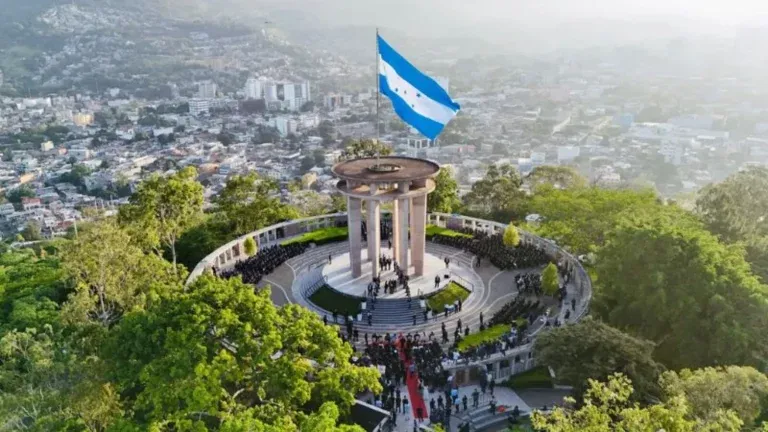 Honduras da inicio al mes patrio