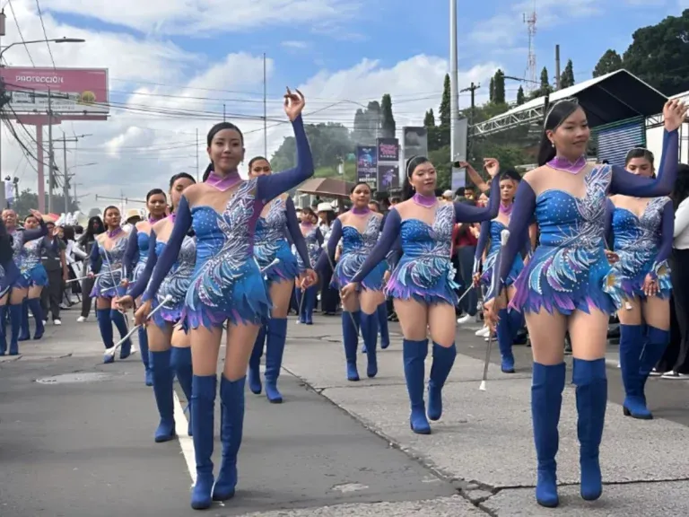 centros educativos participarán en los desfiles