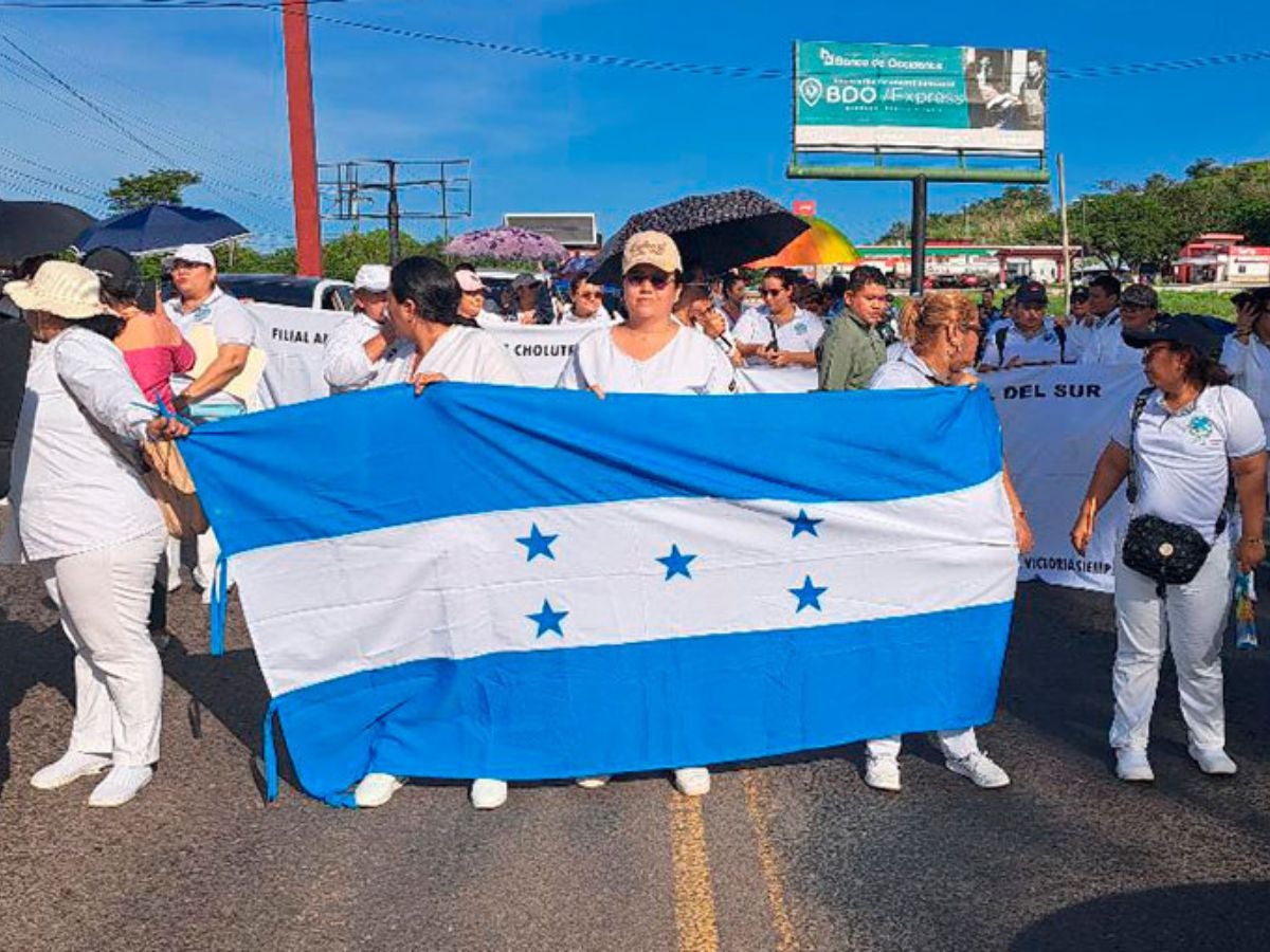 Enfermeras auxiliares muestran la realidad tras declaraciones de la ministra Paredes