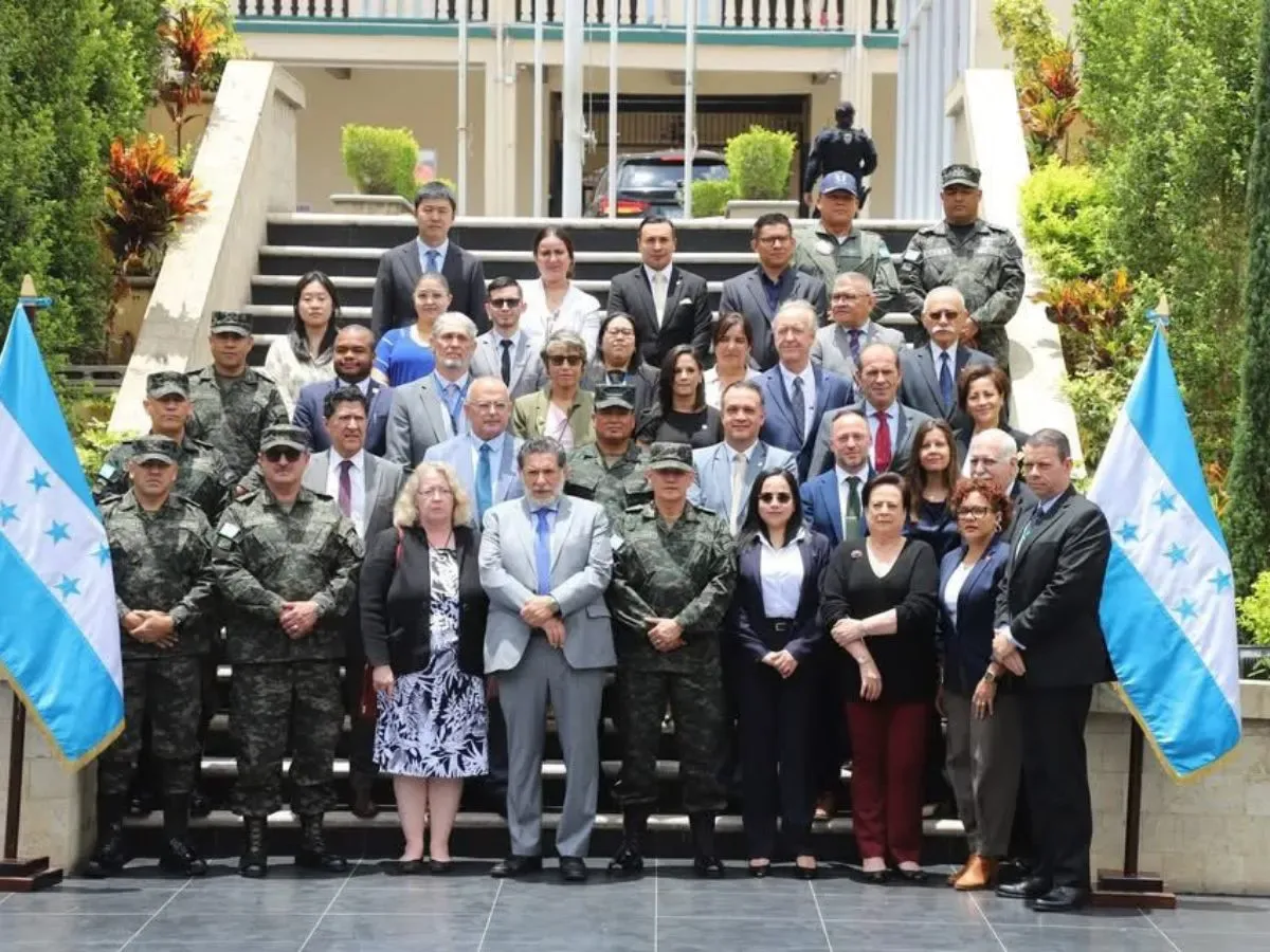 Roosevelt promete elecciones transparentes