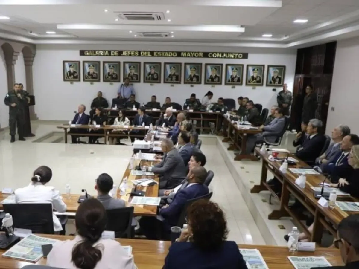 Roosevelt promete elecciones transparentes