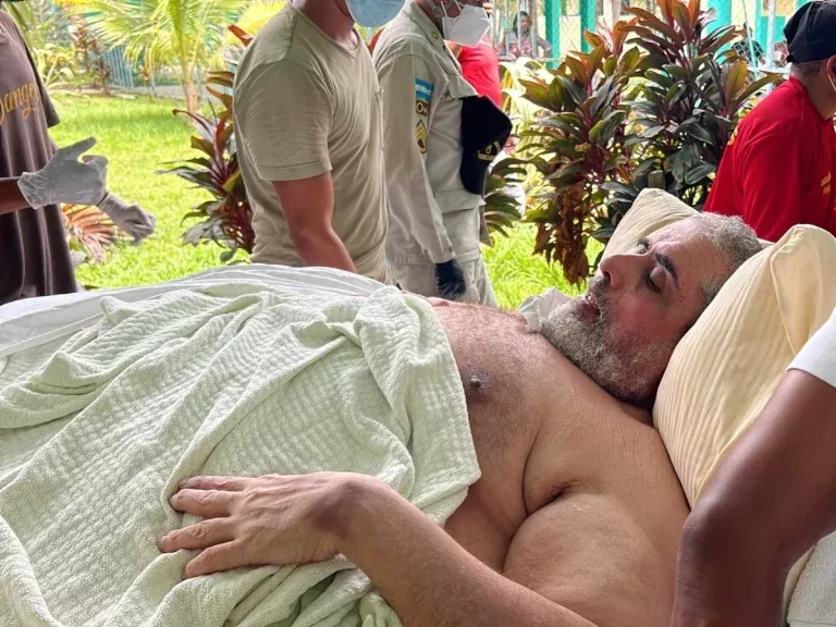 Nasser Hilsaca, el hombre más obeso de Honduras, regresa a casa