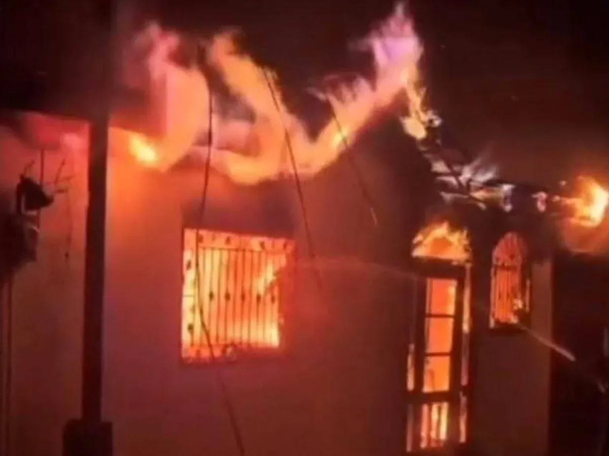 Incendio fatal en Omoa cobra la vida de dos personas