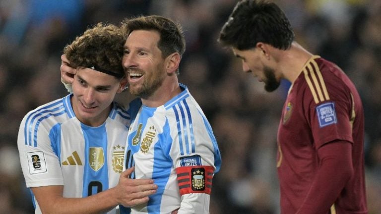 Con dos goles frente a Venezuela se despidió Lionel Messi de la Albiceleste jugando en Argentina.