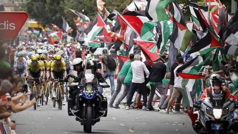 La undécima etapa de La Vuelta a España finalizó sin ganador por la presencia de manifestaciones propalestina.